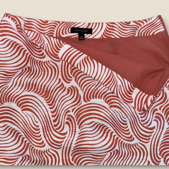 Women's EUC Ann Taylor‎ Wave Stretch Cotton Skirt | Size 8 - Picture 3 of 4